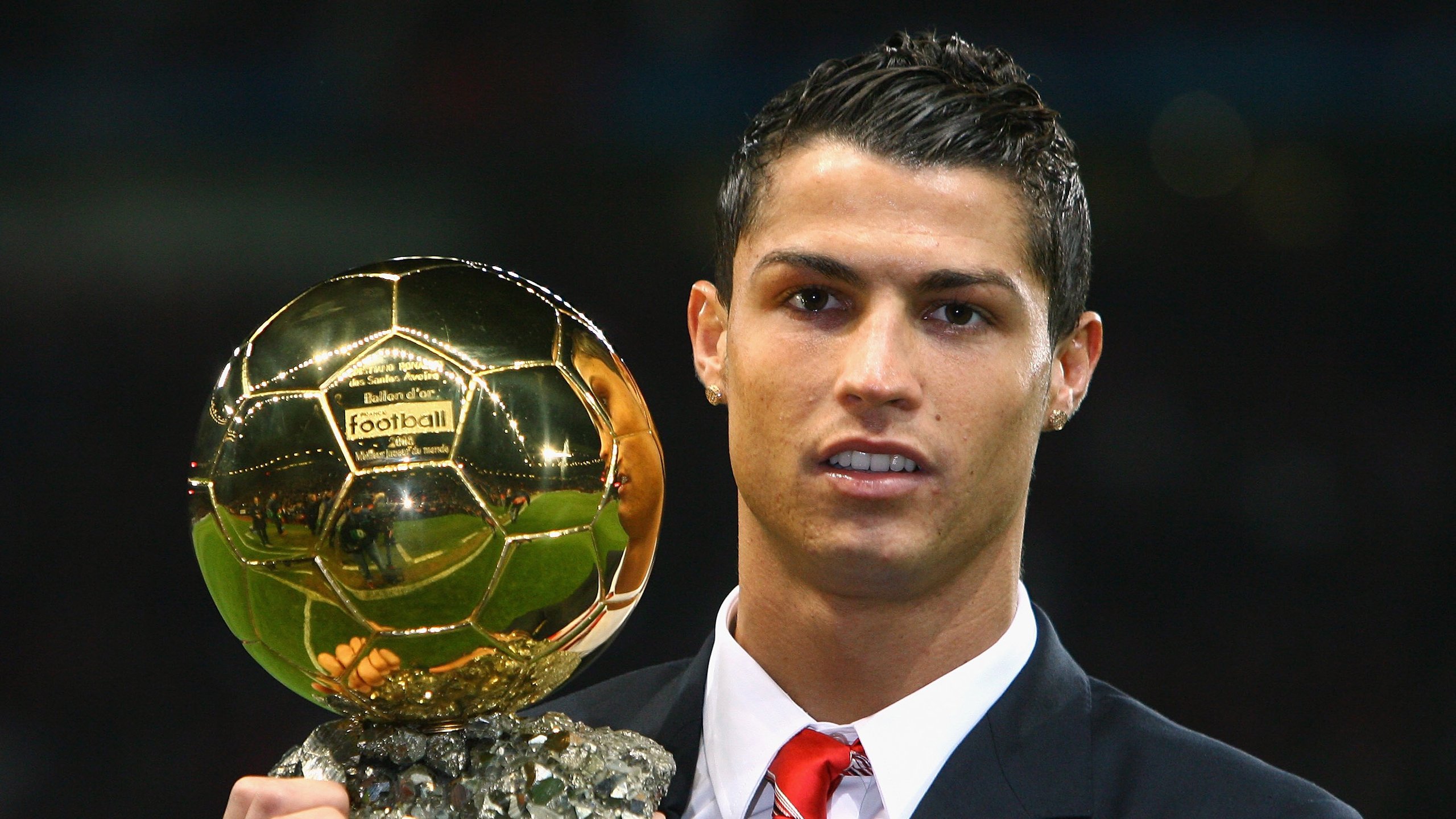 开云体育官方入口-球场上的每一滴汗都是信仰，球场上的人都走光了,只剩下我一个修改病句